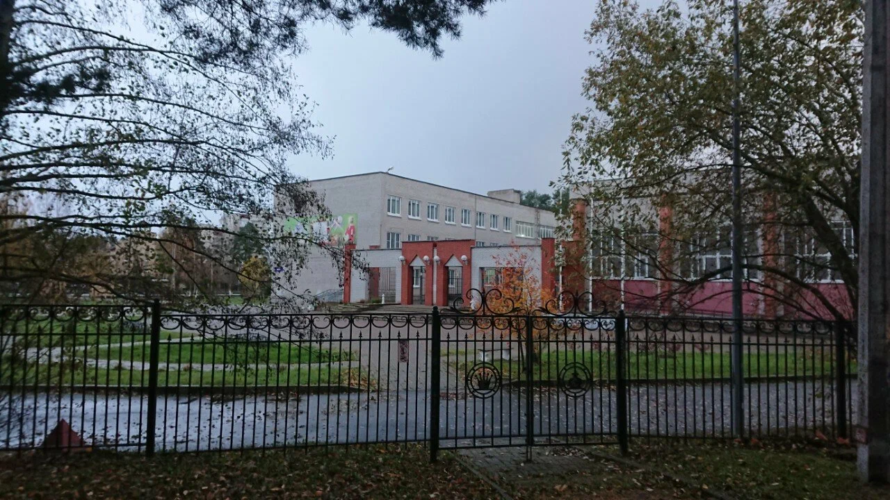 Фотография школы.